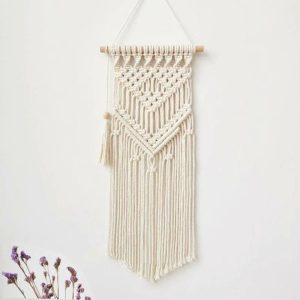 Macramé mural simple
